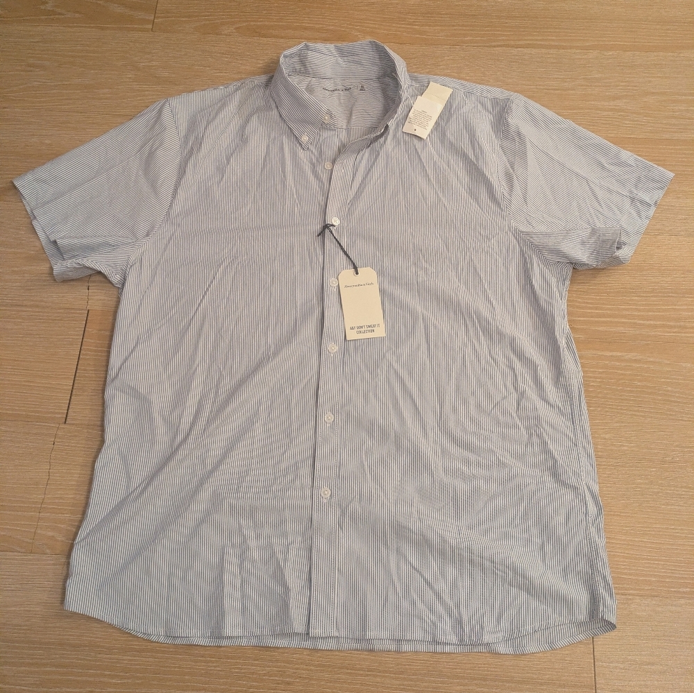 Abercrombie & Fitch Men's Striped Blue Button-Down Shirt